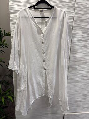 Relaxed White Button-Front Tunic Shirt